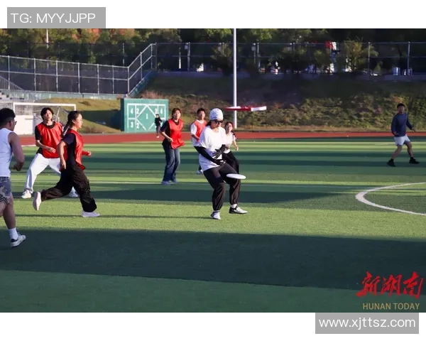 重庆飞盘队与上海飞盘队赛后复盘分析个人能力的对比与启示